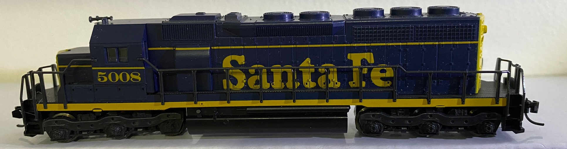 Kato 176-20H EMD SD40 Locomotive, Santa Fe, ATSF 5008