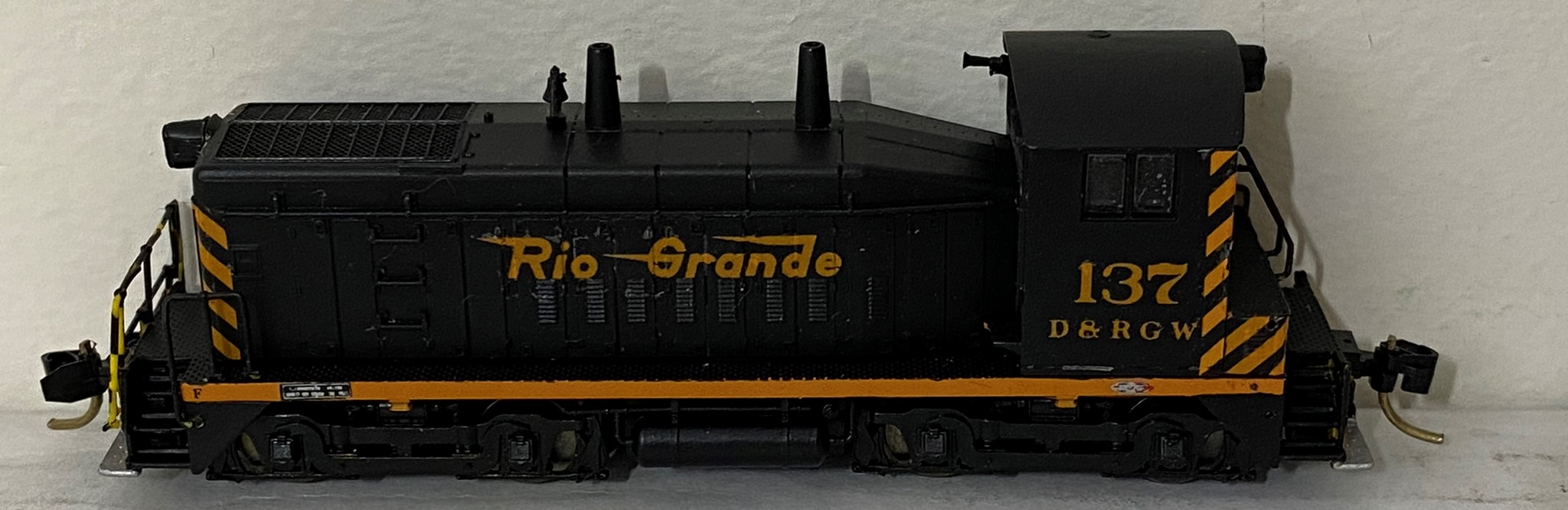 Life-Like EMD SW9/1200 Locomotive. Special Run Rio Grande #137 with Micro-Trains couplers