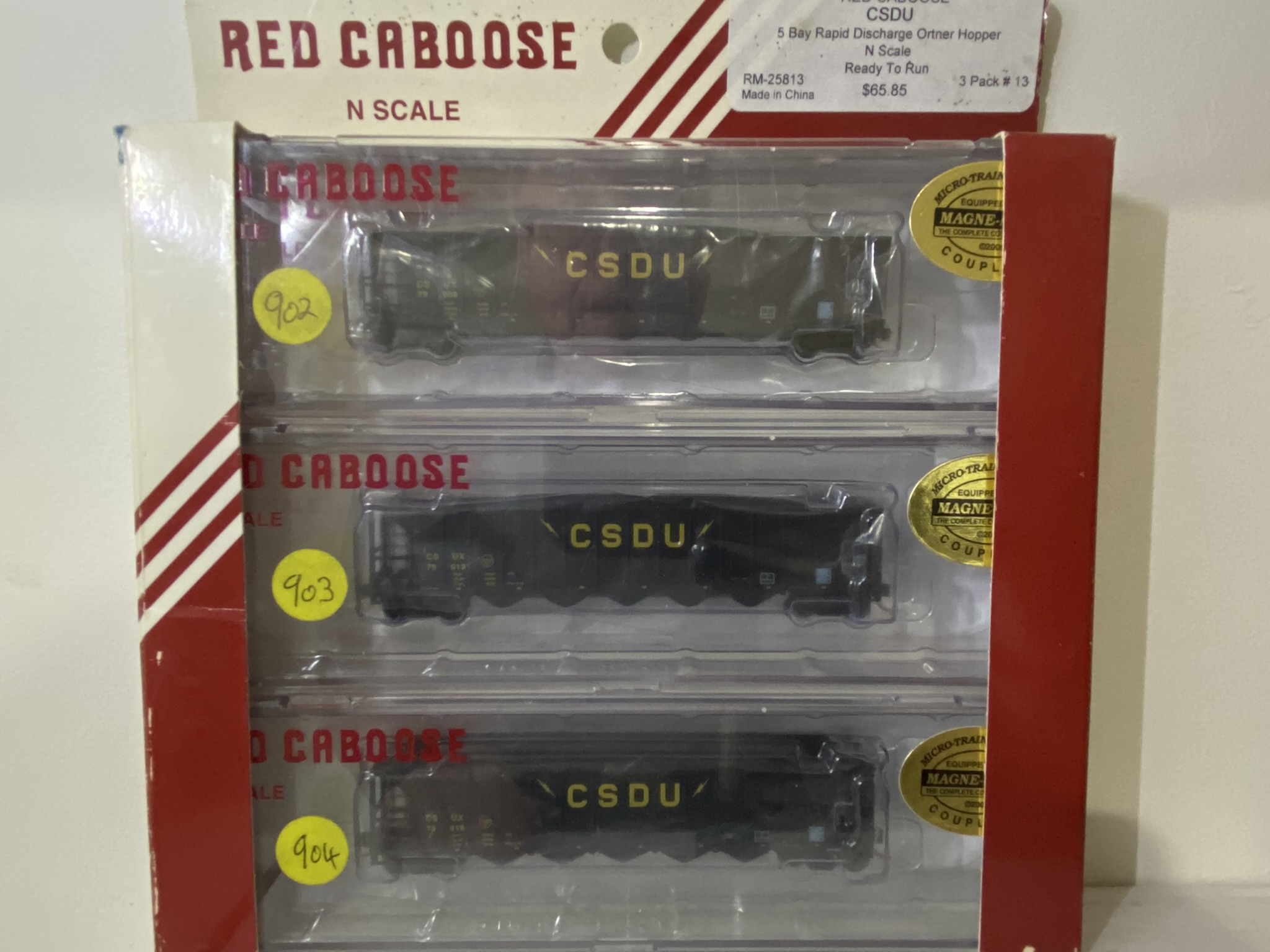 Red Caboose 25813: 5 Bay Rapid Discharge Ortner Hopper Car with load, CSDU.