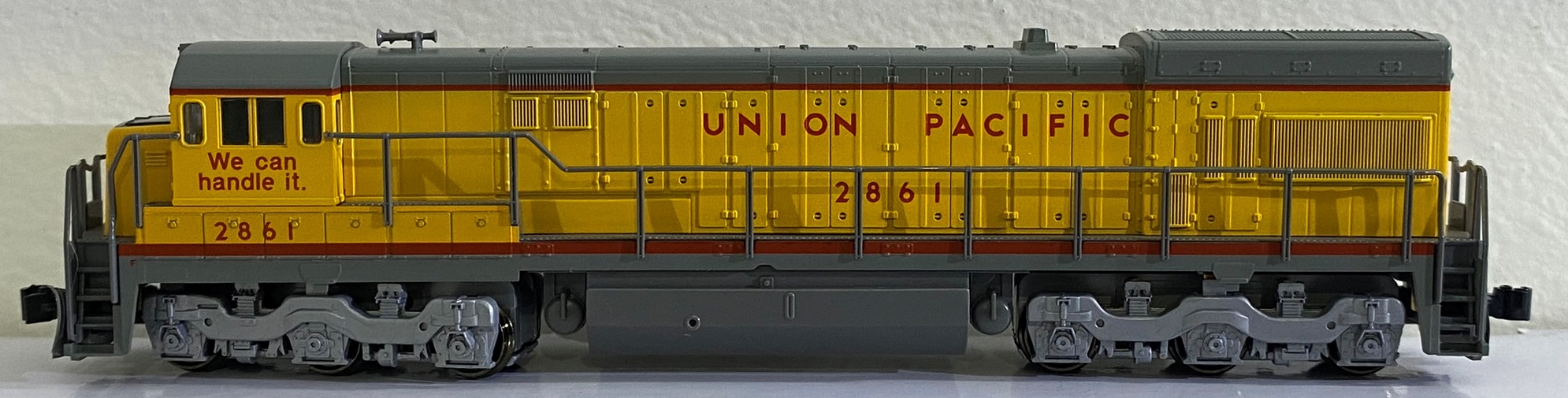 Kato 176-0934 GE U30C Locomotive, Union Pacific #2861